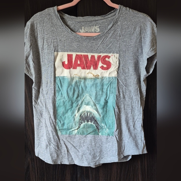 Jaws Graphic Gray T-Shirt Crop Top - Picture 2 of 2